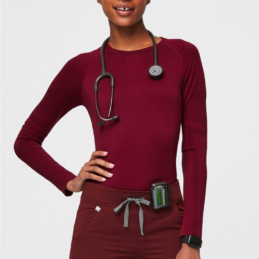 Salta seamless Figs Underscrub in Burgundy Long Sleeve Top
